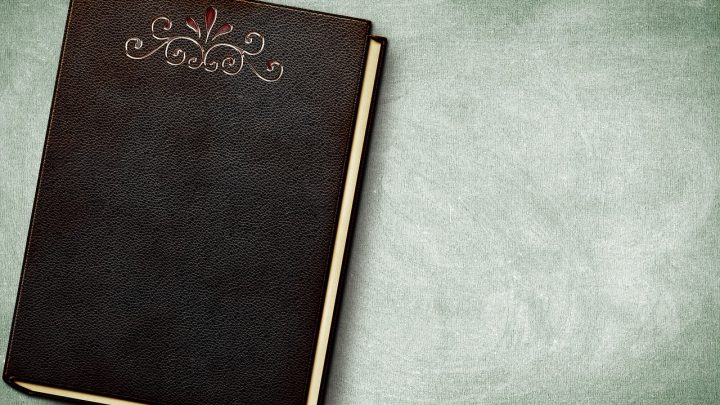 嫩草nancy App 使用答疑直播预告封面图，深蓝背景上展示手机界面与直播时间信息，整体氛围沉稳专业